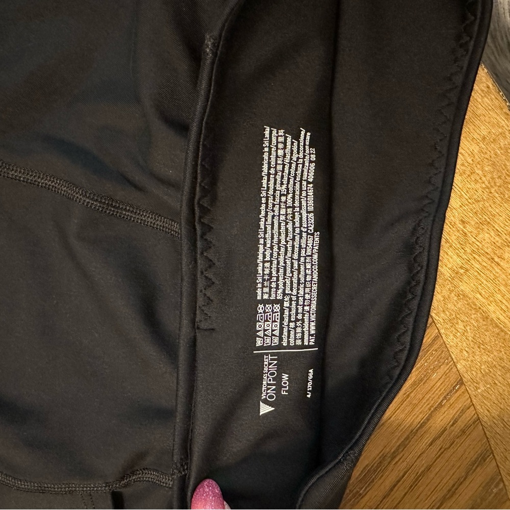 Victoria’s Secret 3/4 leggings in black - Picture 3 of 3